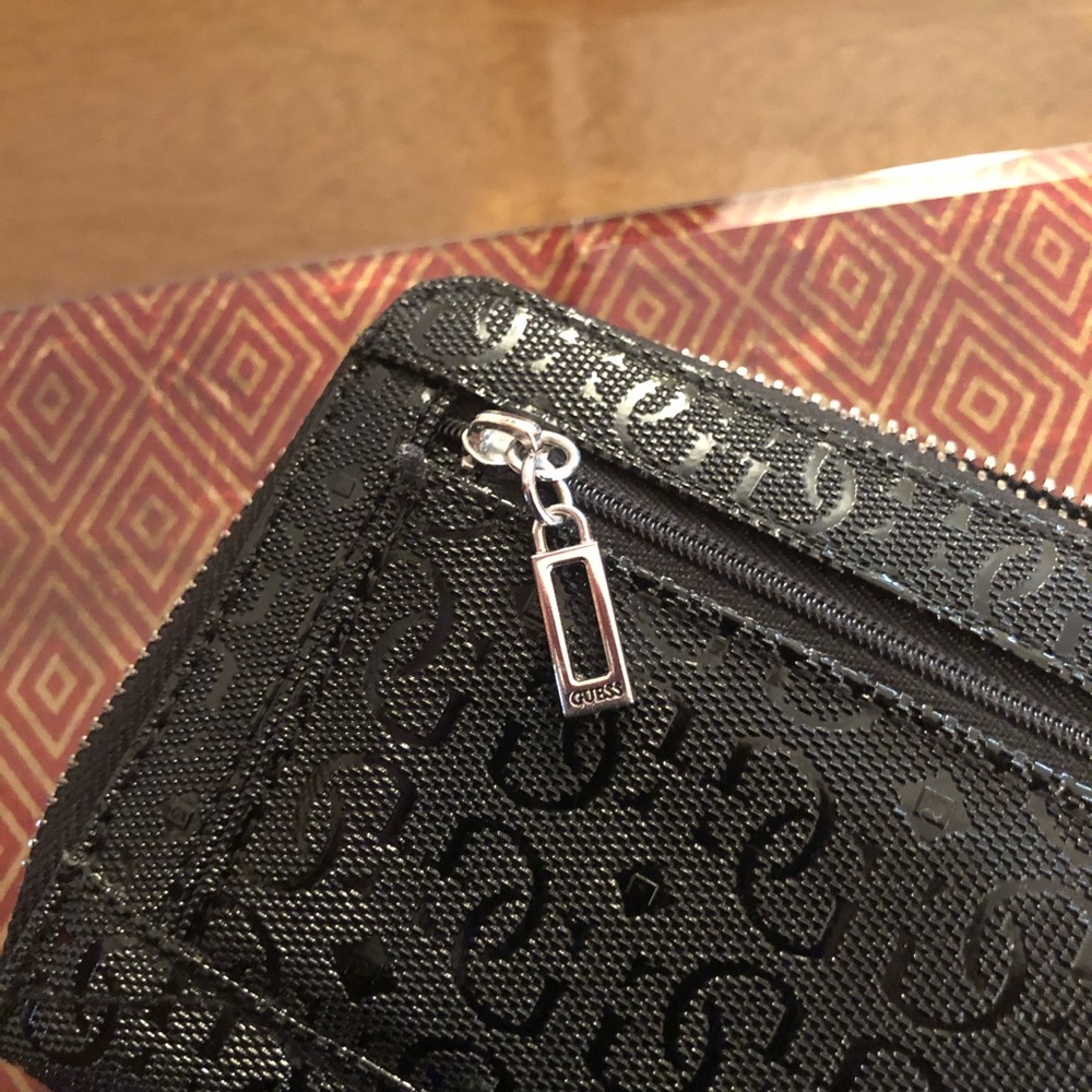 Women’s Guess Wallet - Picture 4 of 4